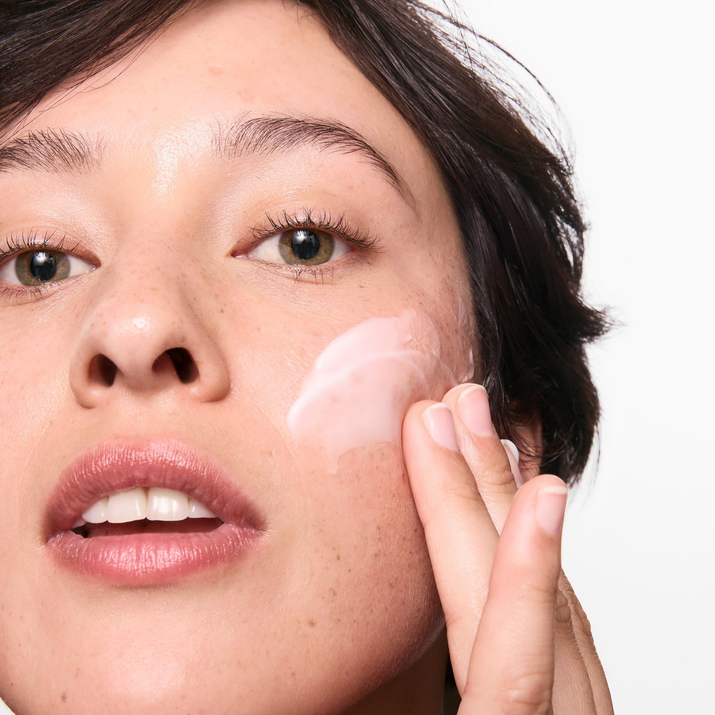 hydrating-cleanser-and-oil-free-moisturizer-duo-g6 01_LYDIA_12_APPLICATION_OMEGA_SUPERSIZE_036_1_8483aad9-c9a3-46f0-b735-539c739306ac.jpg