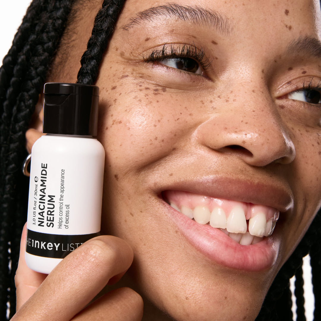 10-niacinamide-serum-duo-l2 Model01_d6be0920-41bd-4df2-8281-5a1face2e177.jpg