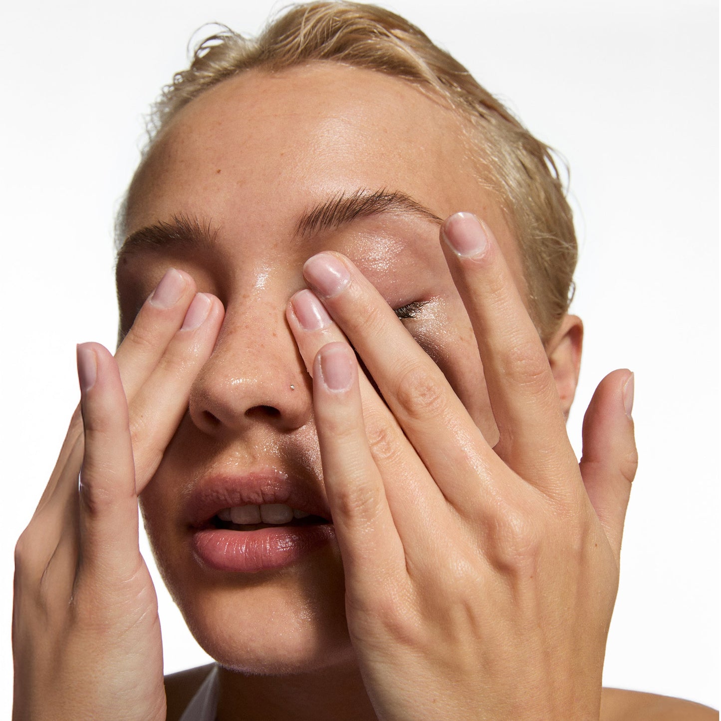 the-bestselling-intro-to-great-skin-i5 MysteryBundle_Model_2000x2000_8c068f88-8954-45a2-bafe-e122a0319042.jpg