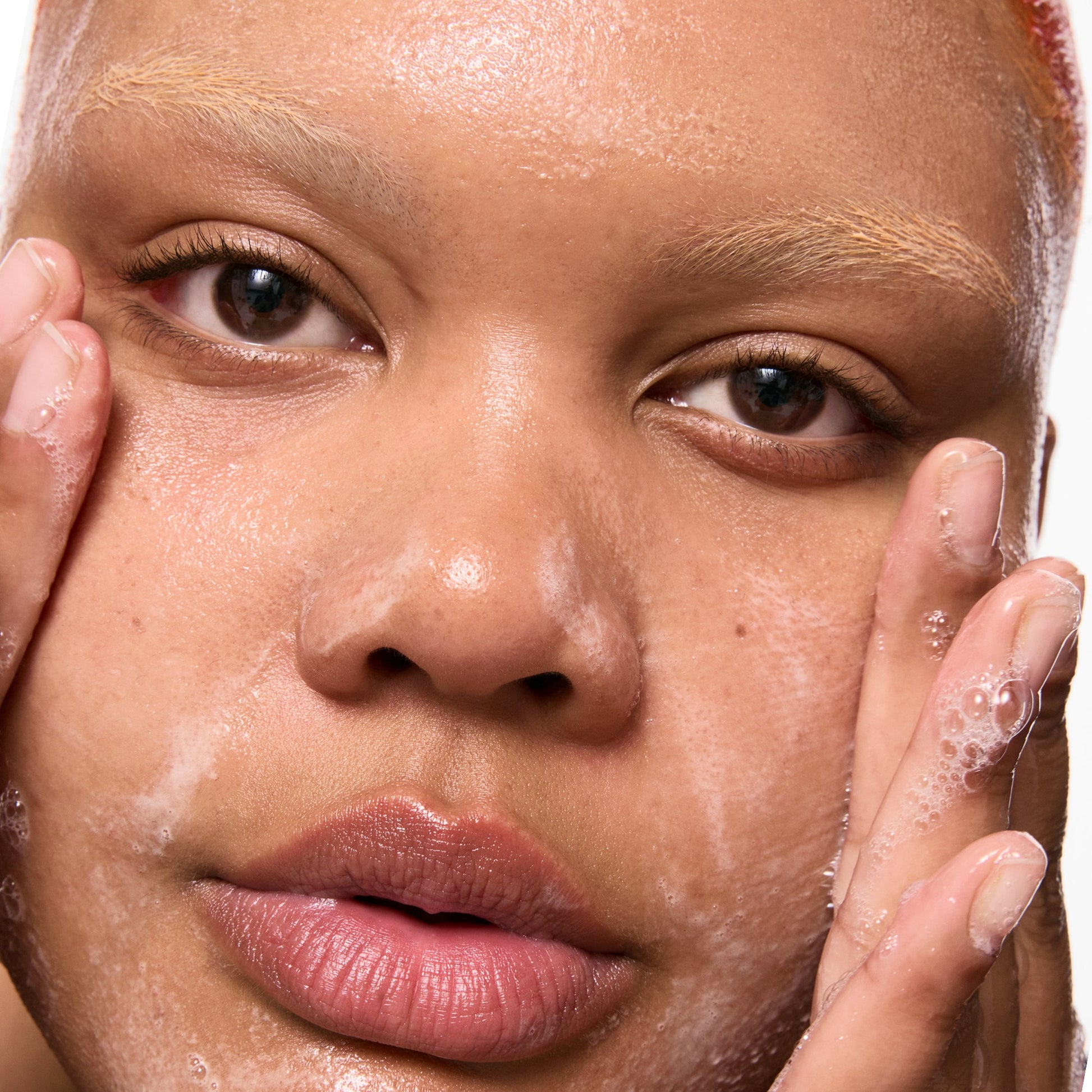 salicylic-acid-cleanser-duo-f1 Omega50_Model_2000x2000-1_ce0a3018-d6f0-4ed9-a17d-0096b80b29f6.jpg